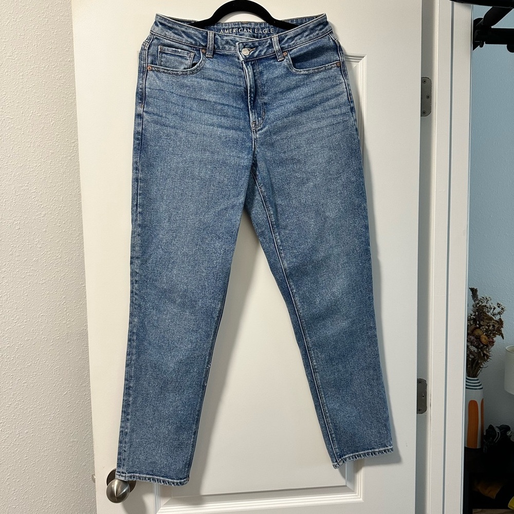 ***WORN ONCE! American Eagle straight jeans w/ asymmetrical button Size 8 Long